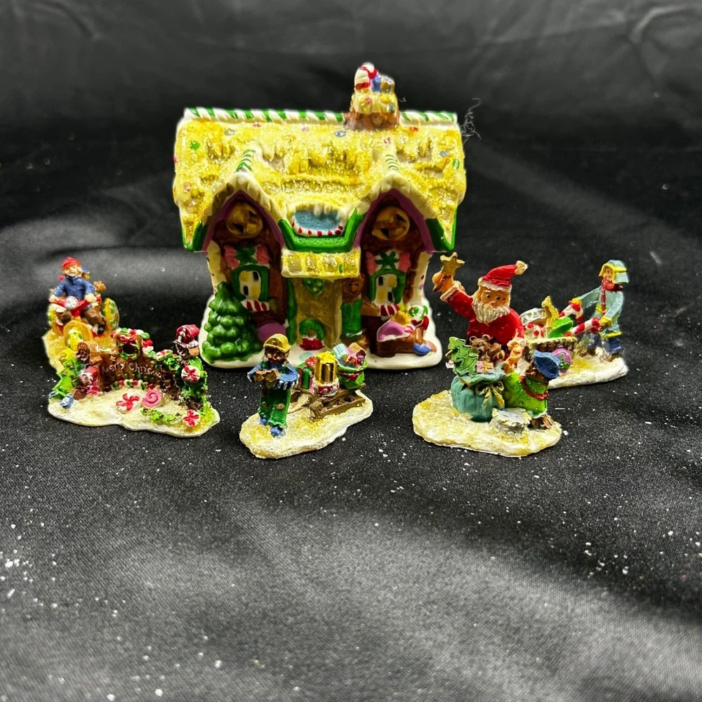 Gingerfrost Lane 2005 Christmas Village Cottage and 5 Figurines Set Santa Elves